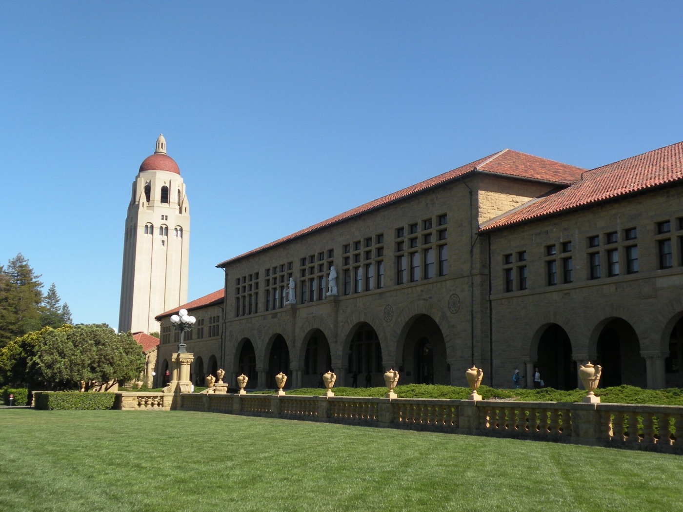 Hoover Tower and the Main Quad at Stanford University